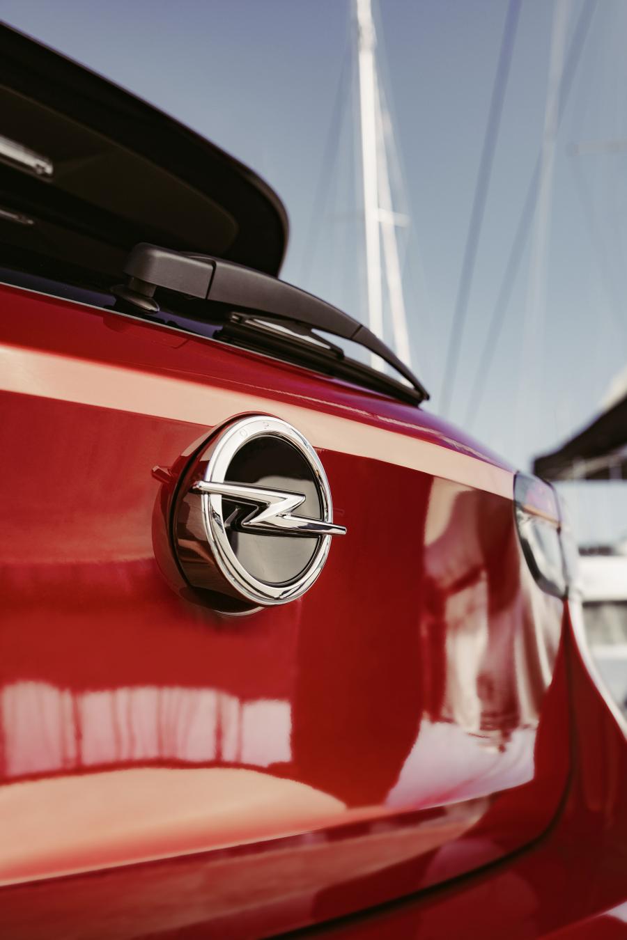 Детали экстерьера Opel Corsa GS Line (F) 2019 года  (фото 36 из 44)